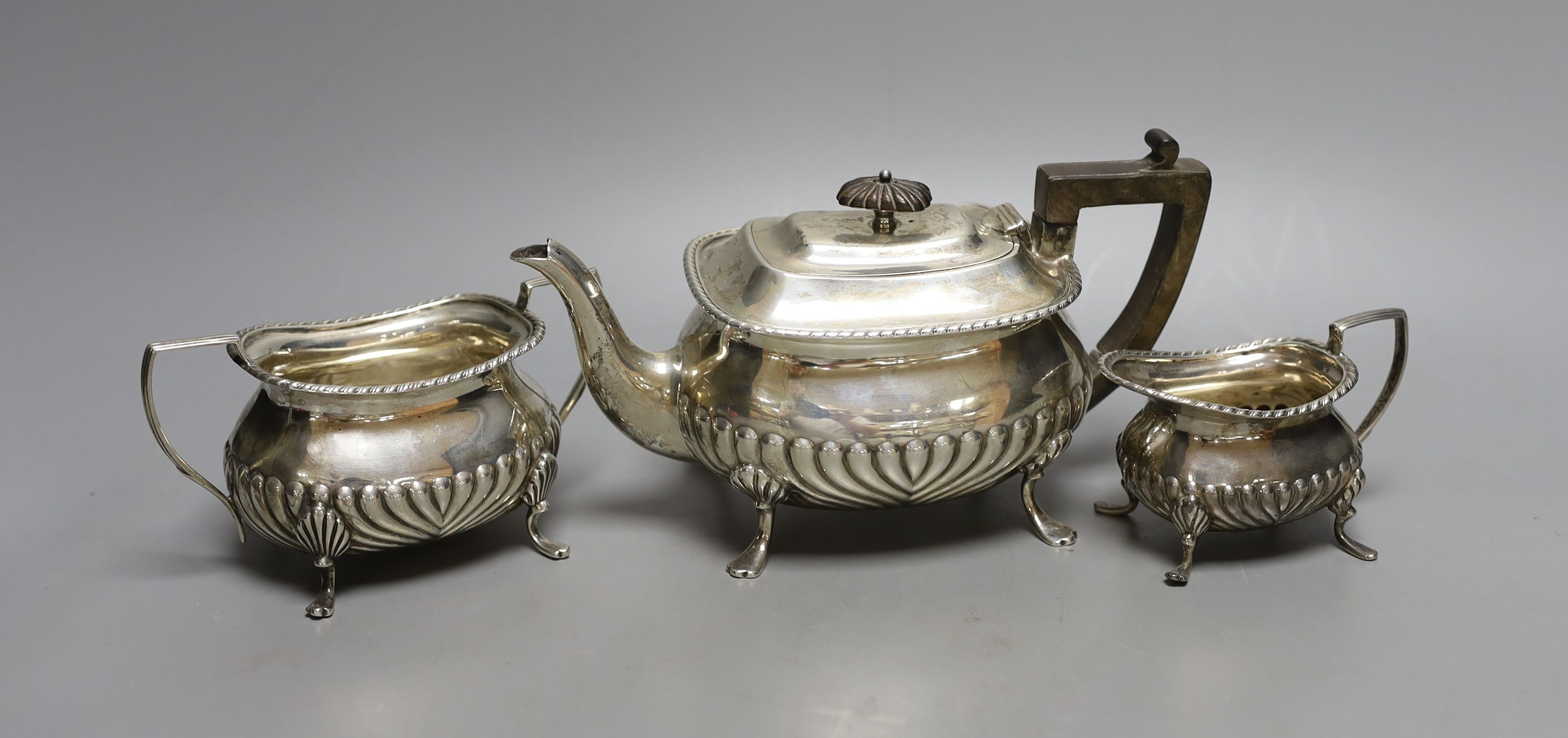 An Edwardian silver three piece bachelor's tea set, William Hutton & Sons, London, 1903, gross 17 oz.